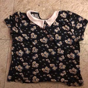 ✨3 for $20✨ ATMOSPHERE Flowered Collared Crop top
